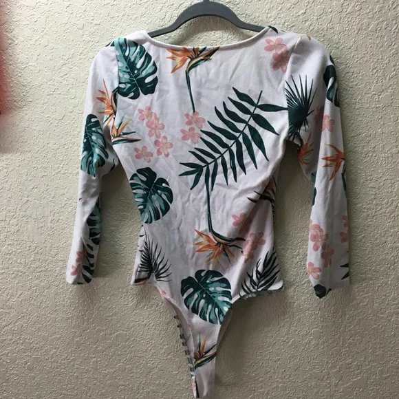 Donated. Tropical onesie top, Guess - Picture 3 of 6
